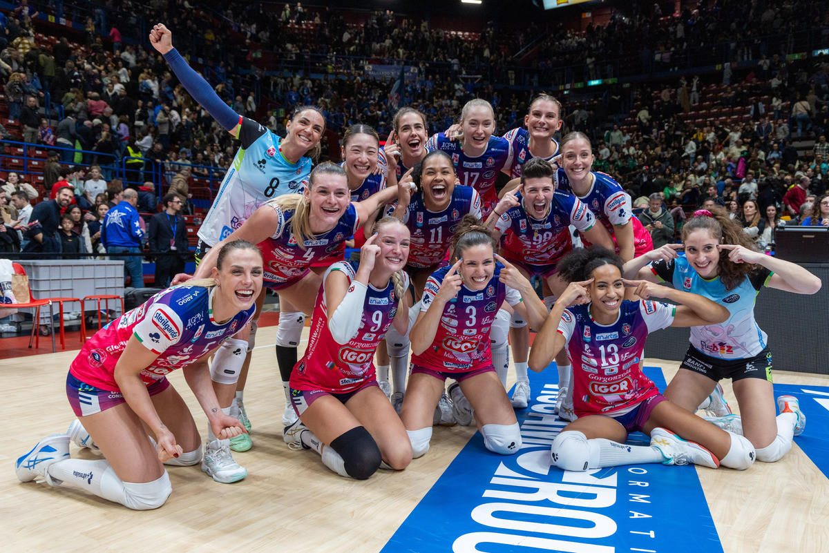 A1 Tigotà: Il big match. Milano ko, Novara vince il tie-break davanti a 12.667 spettatori. Cambi: "Abbiamo messo in campo tutto il cuore"