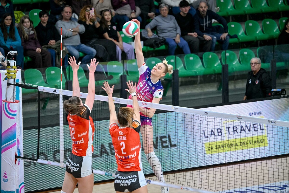 A1 Tigotà: Igor Gorgonzola Novara a segno in tre set a Cuneo