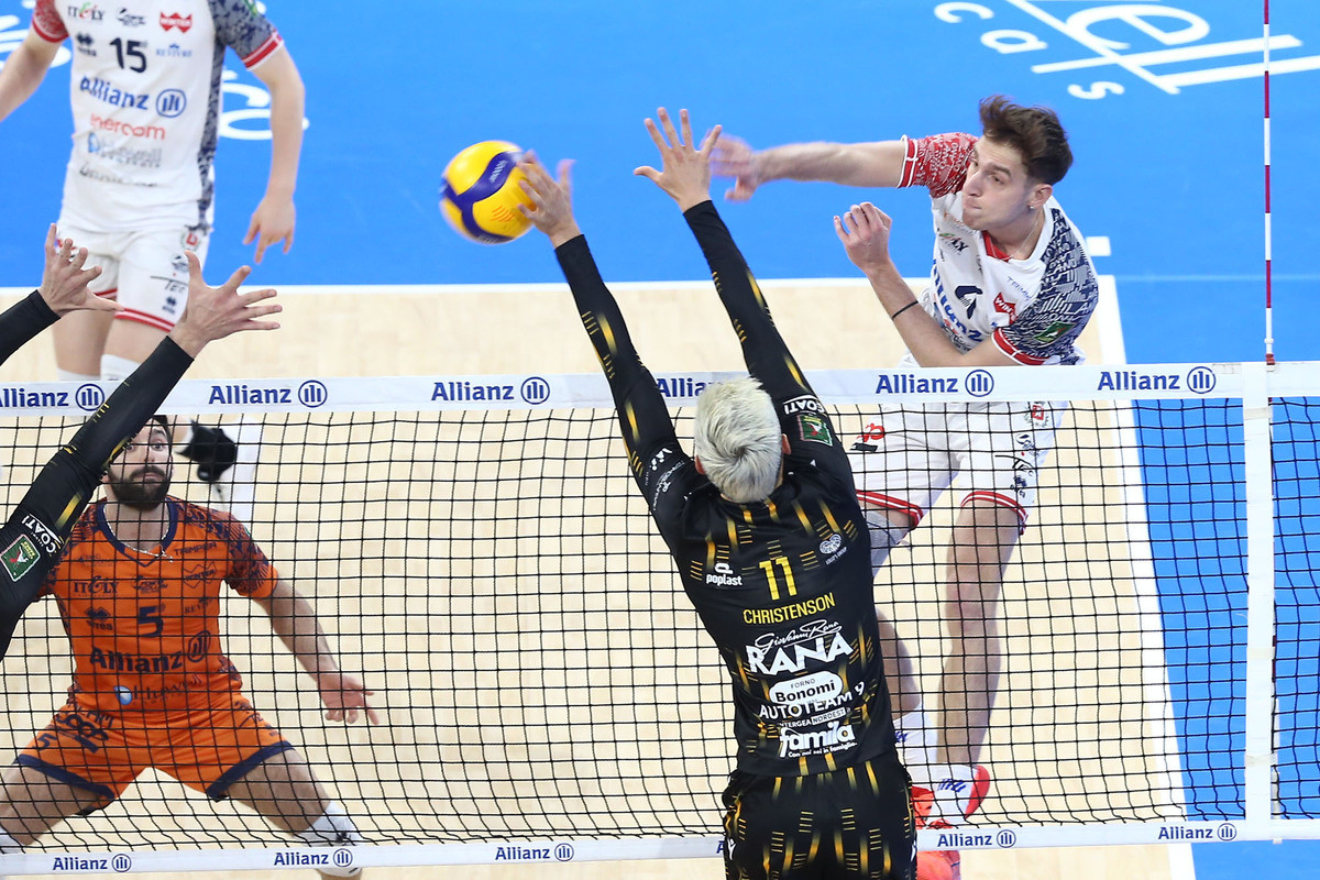 Superlega Credem Banca: Questa sera Milano (nel segno di Ichino) - Verona. Gara 4 vale tutto all’Allianz Cloud. Scaligeri, che pressione!