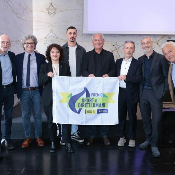 Velasco premiato per i diritti umani: "Il golpe del ’76 è una ferita ancora aperta"