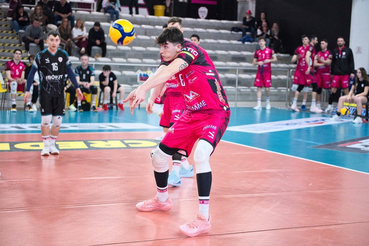 Delta Volley Porto Viro, quarta stagione in nerofucsia per Gabriele Chiloiro