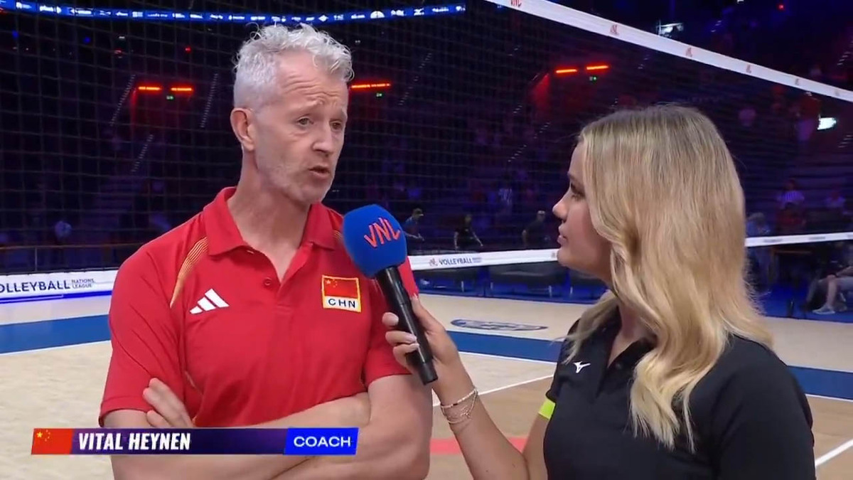 VML: Vital Heynen ironico dopo le sanzioni FIVB. "Mi concentro solo a non dire la parola sbagliata"