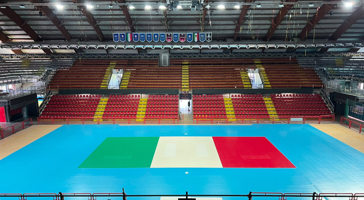 Perugia, il taraflex si colora di tricolore in vista della nuova stagione