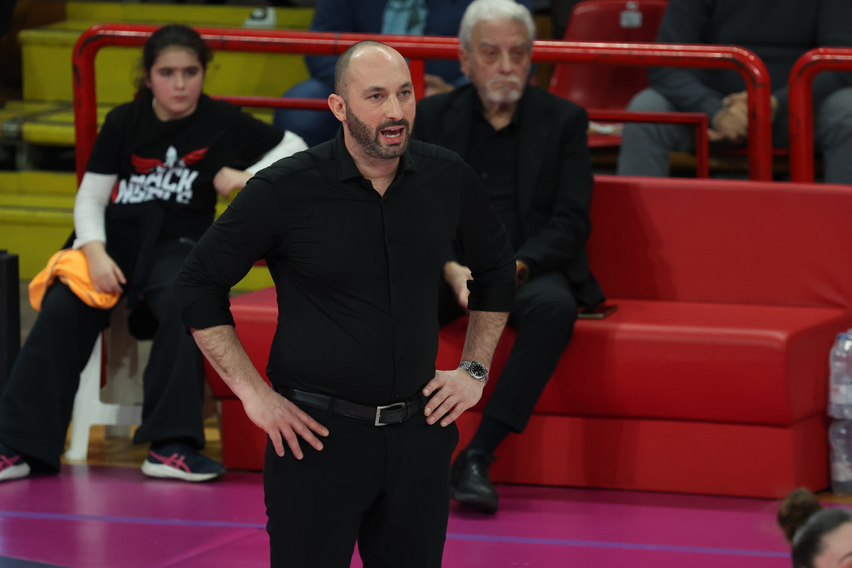 Perugia: Andrea Giovi confermato alla guida. Biennale per il tecnico delle Black Angels