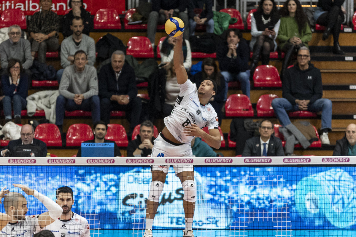 Cisterna: Ufficiale, il centrale Fabian Plak rinforza la linea di muro