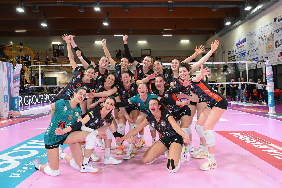 A2 Tigotà: La finale promozione sarà Macerata-Messina. Le arancionere superano 3-1 Trento in in Gara 3 di Semifinale