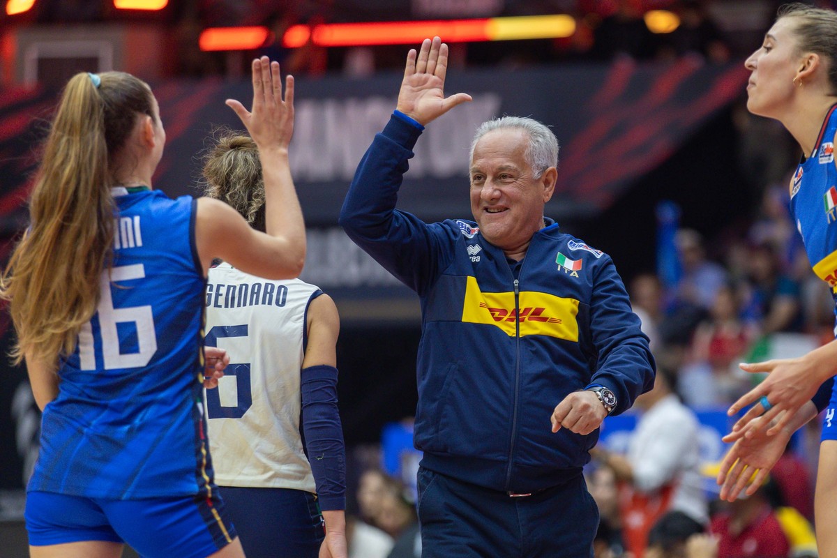 Mondiali F.: Velasco nell’Olimpo del volley. "Questa squadra entrerà nella leggenda"