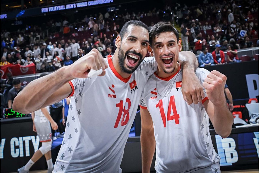 Ali Bongui (18) con il top scorer di giornata Oussama Ben Romdhane (14)