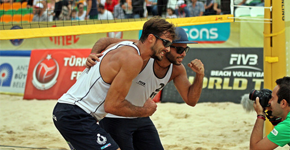 Alex Ranghieri e Adrian Carambula festeggiano il successo all’Open di Antalya del 25 ottobre 2015. Alex Ranghieri e Adrian Carambula festeggiano il successo all’Open di Antalya del 25 ottobre 2015.