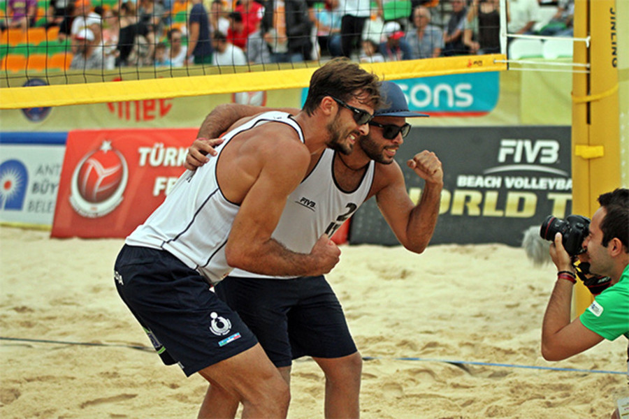 Alex Ranghieri e Adrian Carambula festeggiano il successo all’Open di Antalya del 25 ottobre 2015. Alex Ranghieri e Adrian Carambula festeggiano il successo all’Open di Antalya del 25 ottobre 2015.