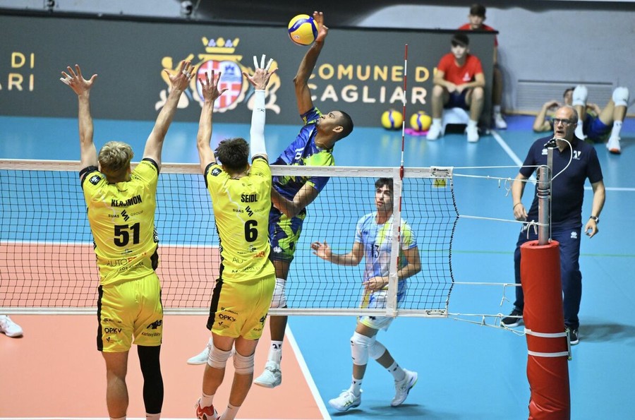 Sardinia International Volley Cup:  Trento: 3-0 al Karlovarsko, finale con Piacenza