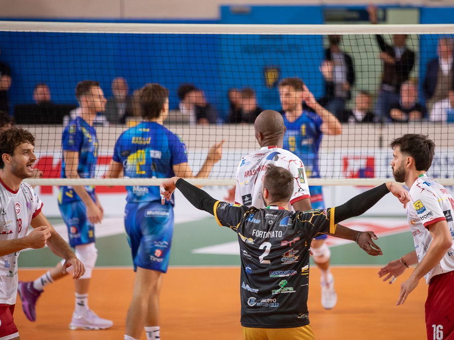 A2 Credem Banca:  Siena cerca riscatto, Taranto sfida la neopromossa Sorrento. Tutti i big in campo nella seconda giornata A2 Credem Banca:  Siena cerca riscatto, Taranto sfida la neopromossa Sorrento. Tutti i big in campo nella seconda giornata
