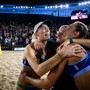 Le due azzurre e l'abbraccio a Caterina De Marinis
