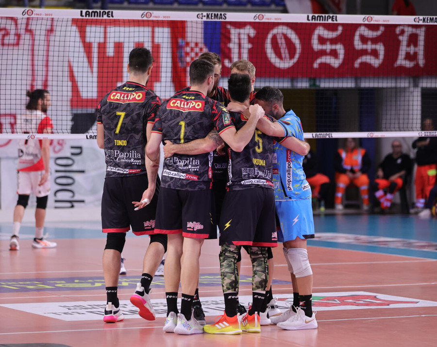 Play Off A2: Semifinali. Vibo vola in finale. Bergamo e Cantù alla bella