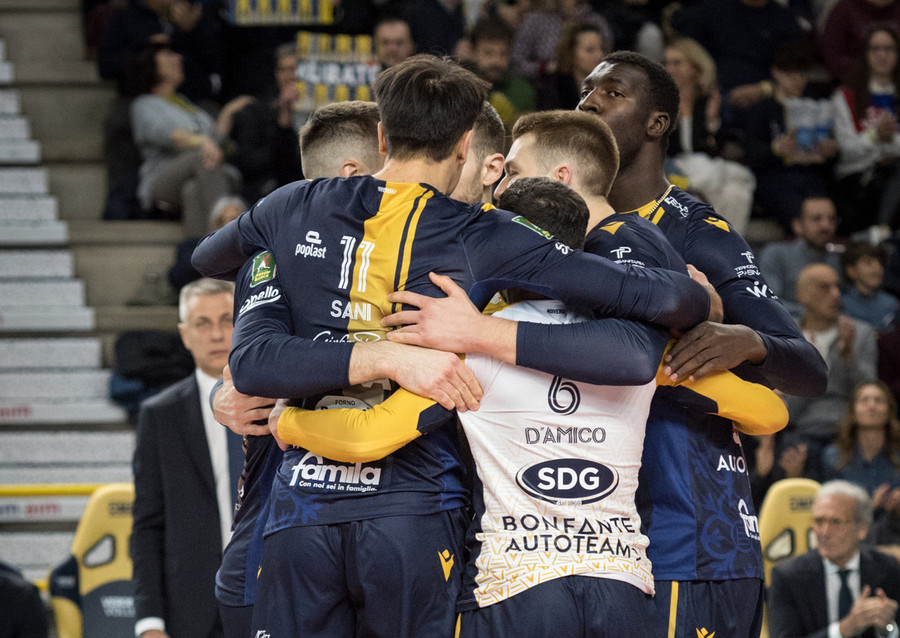 Superlega: Verona, vittoria sofferta al tie-break.  Grottazzolina un punto d'oro