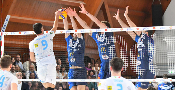 Del Monte Supercoppa A2: Oggi si parte! Pineto-Brescia per il bis, c’è anche Van Den Dries Del Monte Supercoppa A2: Oggi si parte! Pineto-Brescia per il bis, c’è anche Van Den Dries