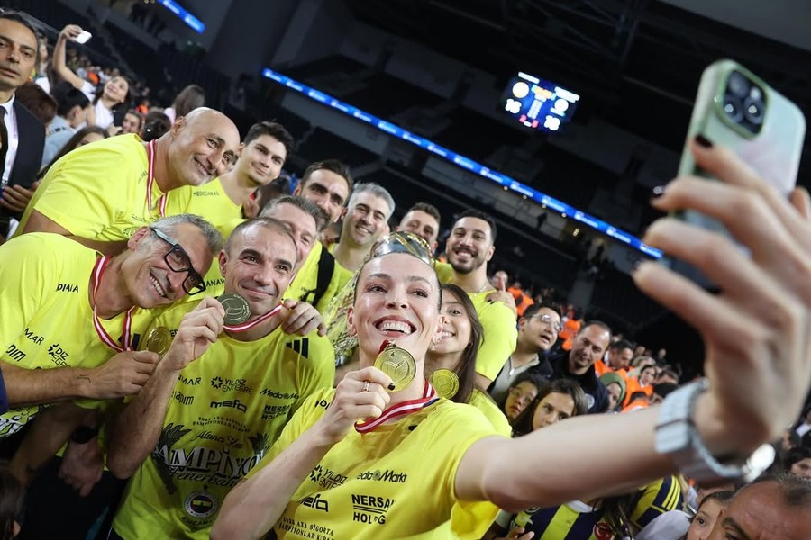 Turchia: Fenerbahçe, arriva la smentita ufficiale: nessun interessamento per Santarelli. Confermato il progetto con Abbondanza