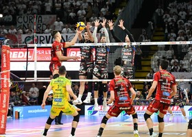 Nikolov contro il muro della Lube