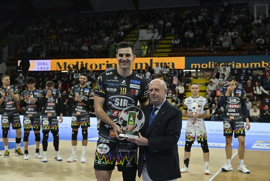 Ben Tara premiato dal consigliere federale Lomurno