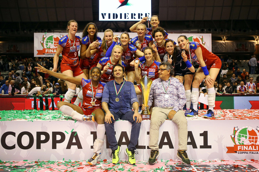 Bergamo vince l'edizione 2015/16 a Ravenna con - tra le altre - Lo Bianco, Cardullo, Paggi, una giovane Sylla e coach Lavarini Bergamo vince l'edizione 2015/16 a Ravenna con - tra le altre - Lo Bianco, Cardullo, Paggi, una giovane Sylla e coach Lavarini