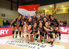 Bergamo vince la maratona di Cervia da 0-2 a 2-2 fino al 20-22 del 5° set Bergamo vince la maratona di Cervia da 0-2 a 2-2 fino al 20-22 del 5° set