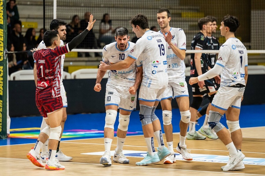 L'esultanza di Cisterna L'esultanza di Cisterna