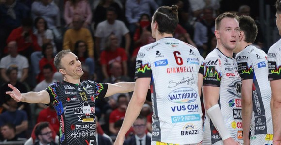 Finale Scudetto: Gara 2. Perugia passa anche a Civitanova, 2-0 nella serie Scudetto Finale Scudetto: Gara 2. Perugia passa anche a Civitanova, 2-0 nella serie Scudetto