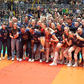 Chieri, vincitrice della Cev Cup 2023/24 in lizza in Challenge con la Lube Civitanova