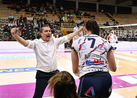 Nicola Negro esulta, Chieri è in già finale dei play off Challenge Cup