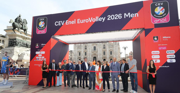 Milano: Inaugurata in Piazza del Duomo la Fanzone del Cev Enel Eurovolley Milano: Inaugurata in Piazza del Duomo la Fanzone del Cev Enel Eurovolley