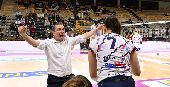Nicola Negro esulta, Chieri è in già finale dei play off Challenge Cup
