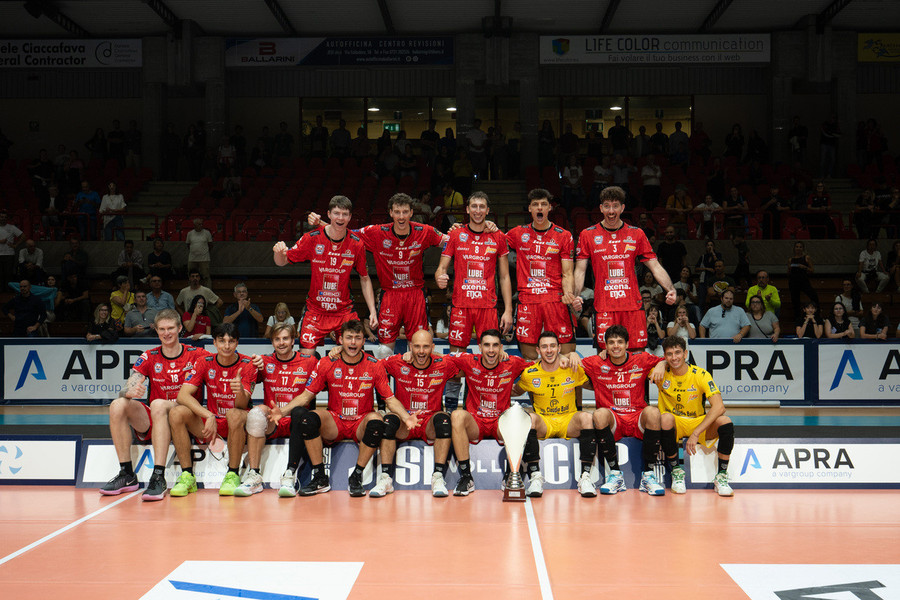 Jesi Volley Cup: Civitanova batte Milano 3-1 e alza il trofeo. Simeon Nikolov MVP Jesi Volley Cup: Civitanova batte Milano 3-1 e alza il trofeo. Simeon Nikolov MVP