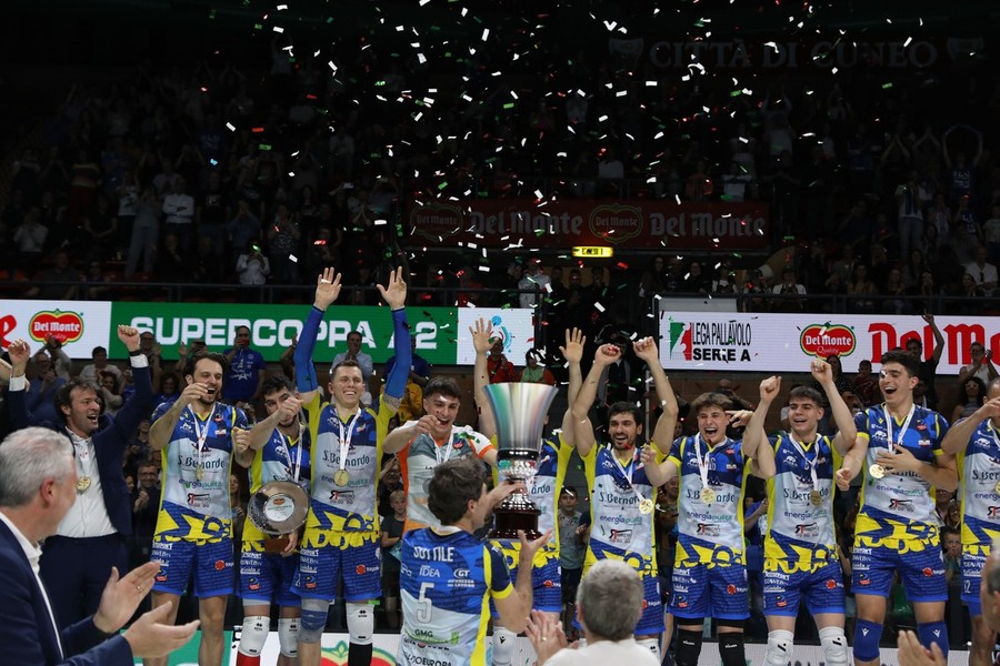Del Monte Supercoppa: Festeggia ancora Cuneo. 3-0 a Brescia. Poi l'annuncio di Zaytsev