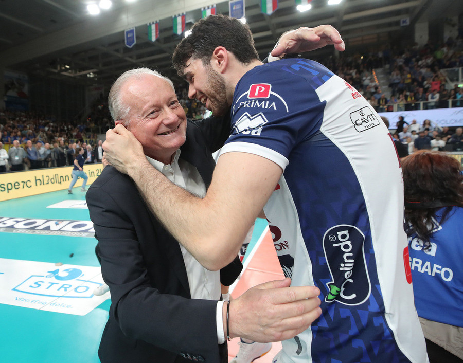 Da Re e Lavia, l'abbraccio dopo lo scudetto nel 2023 Da Re e Lavia, l'abbraccio dopo lo scudetto nel 2023