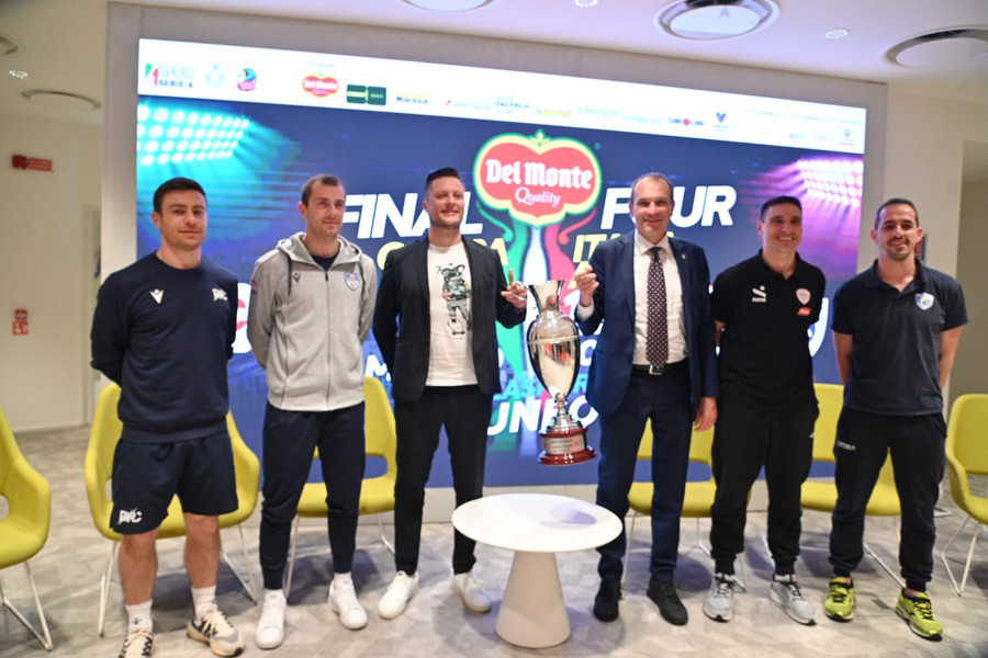 Del Monte Coppa Italia A2: Arbitri stile USA... Microfono aperto verso il pubblico