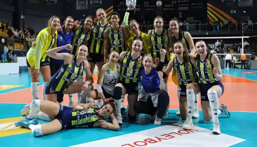 Turchia femminile: Fenerbahce batte VakifBank 3-1, serie finale sull'1-1. Gara2 giocata davanti a soli 2.700 spettatori?