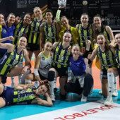 Turchia femminile: Fenerbahce batte VakifBank 3-1, serie finale sull'1-1. Gara2 giocata davanti a soli 2.700 spettatori?