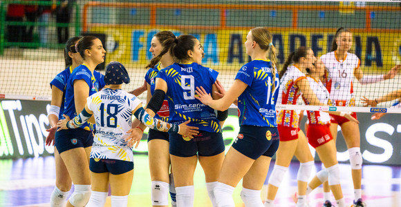 L'abbraccio di Fasano che vince a Messina L'abbraccio di Fasano che vince a Messina