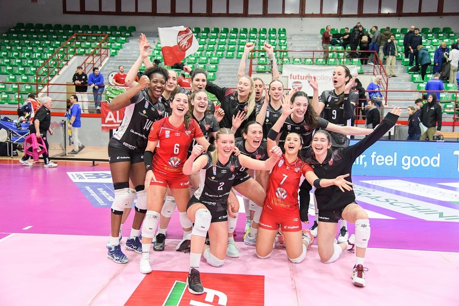 A2 Tigotà: Posticipo, la Futura Busto Arsizio vola in vetta. 3-0 al Cremona