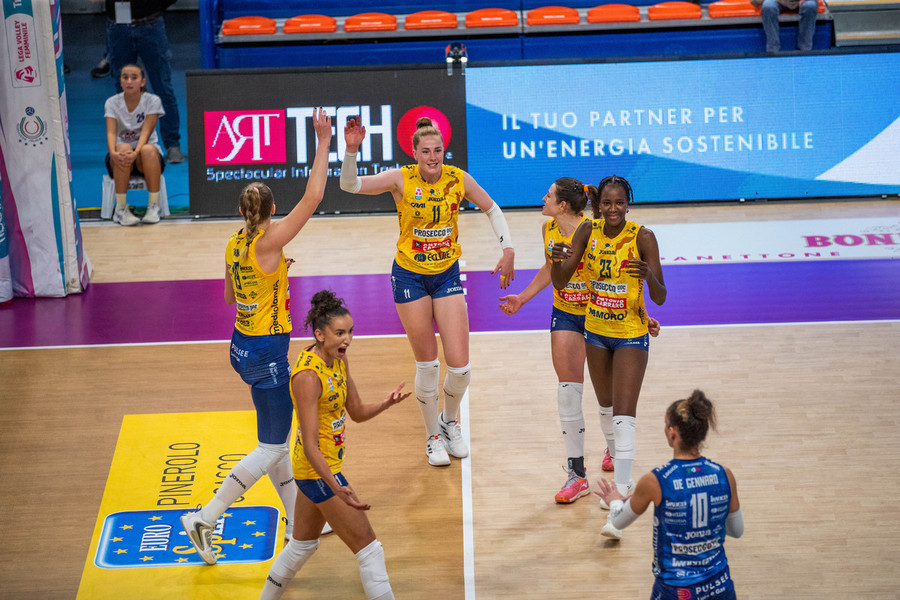A1 Tigotà: Conegliano travolge Monviso e aggancia la vetta. Gabi: &quot;Non sarà una stagione facile&quot;
