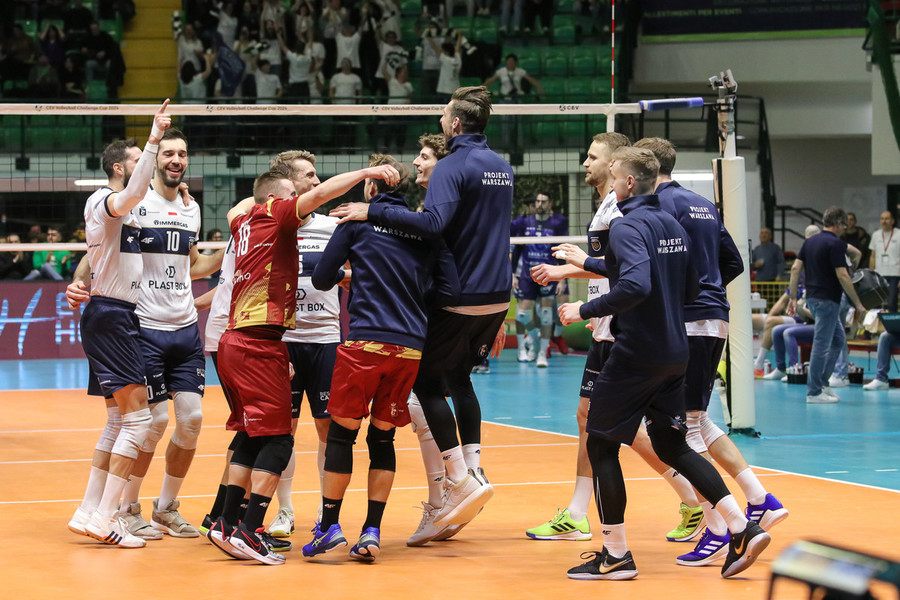 La festa di Varsavia dopo lo 0-2 che vale la vittoria della Coppa