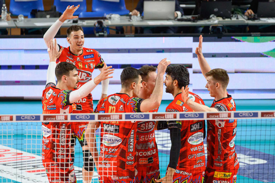 Superlega: Che battaglia a Civitanova. La battuta di Plotnytskyi premia la Sir