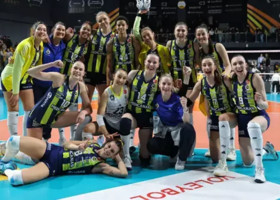 Turchia femminile: Fenerbahce batte VakifBank 3-1, serie finale sull'1-1. Gara2 giocata davanti a soli 2.700 spettatori?