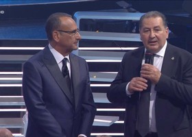 Carlo Conti e De Giorgi sul palco dell'Ariston