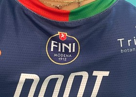 Modena: Il ritorno di Fini sulle maglie del volley. Al Palapanini un debutto femminile nel segno della memoria di Barbara Siciliano