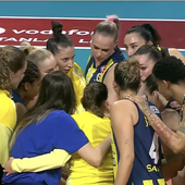Sultanlar Ligi, Fenerbahce batte Vakifbank 3-2: la finale scudetto va a gara 5 Sultanlar Ligi, Fenerbahce batte Vakifbank 3-2: la finale scudetto va a gara 5