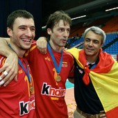 Lo scomparso Miguel Ángel Falasca, Rafael Pascual e Andrea Anastasi sul campo di Mosca dopo il successo continentale