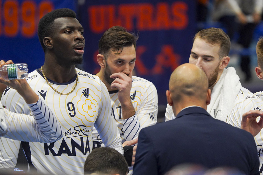 Verona: Soli alla vigilia della sfida con Milano, “Sarà una gara complicata, dobbiamo crescere ancora molto” Verona: Soli alla vigilia della sfida con Milano, “Sarà una gara complicata, dobbiamo crescere ancora molto”