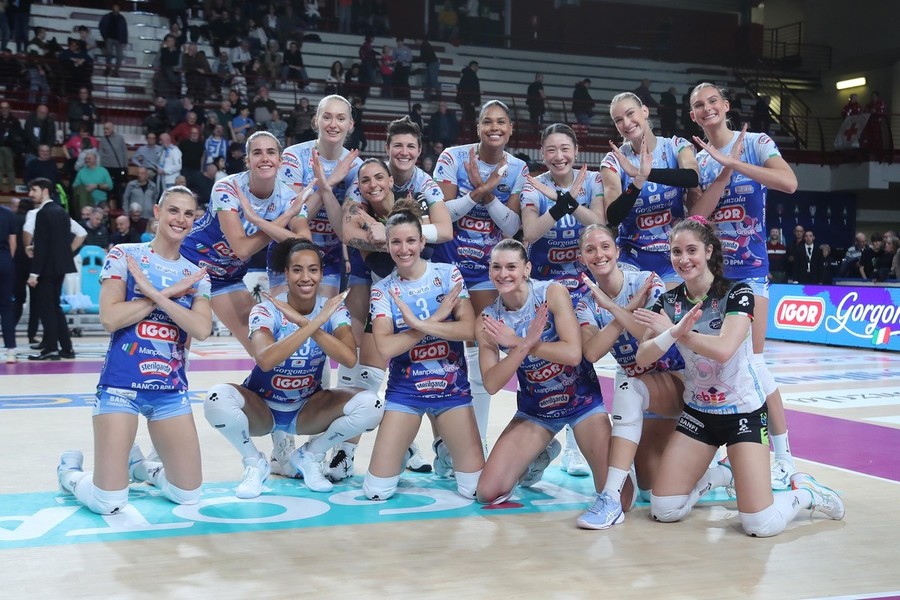 A1 Tigotà: Novara chiude l’andata con un 3-0 su Firenze. Bernardi: "Abbiamo imposto il nostro gioco" A1 Tigotà: Novara chiude l’andata con un 3-0 su Firenze. Bernardi: "Abbiamo imposto il nostro gioco"