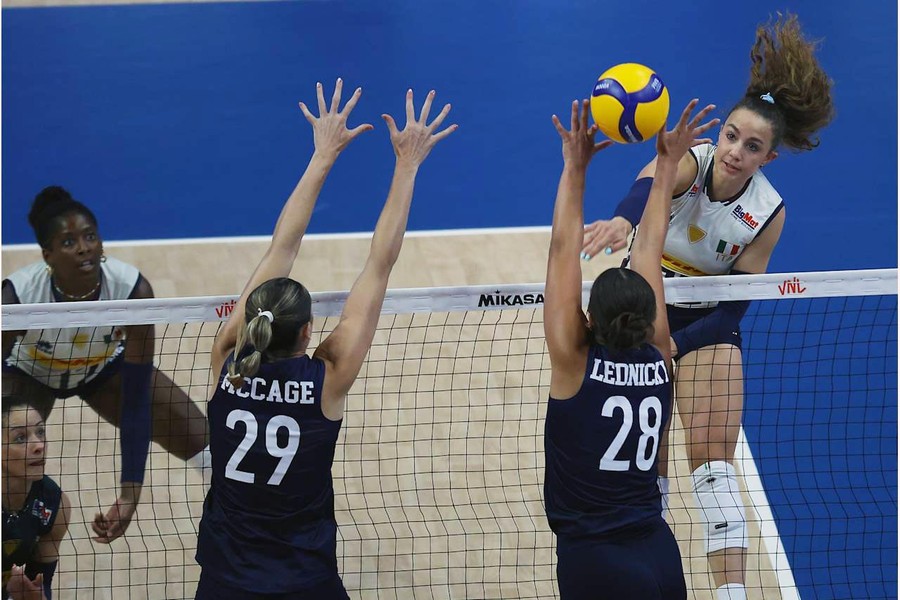 VNL F.: Italia travolge gli USA 3-0 e parte forte a Rio. Rimonta-show nel terzo set con Egonu e Degradi protagoniste